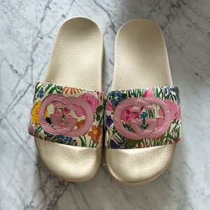 Gucci x Ken Scott Slides in Ivory/Pink